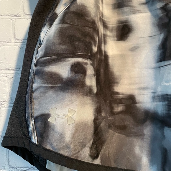 Under Armour Shorts - Picture 7 of 15